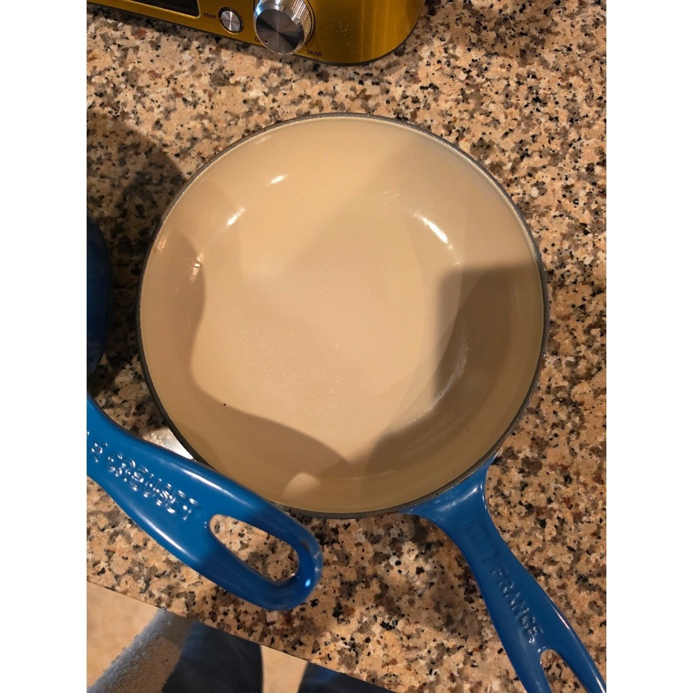 Le Creuset multifunctional 2.5qt sauce pan with skillet Marseille Blue - Picture 10 of 10